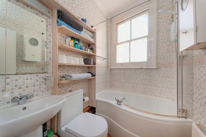 2 Bedroom Flat To Rent In Chiswick High Road, Chiswick, London, W4