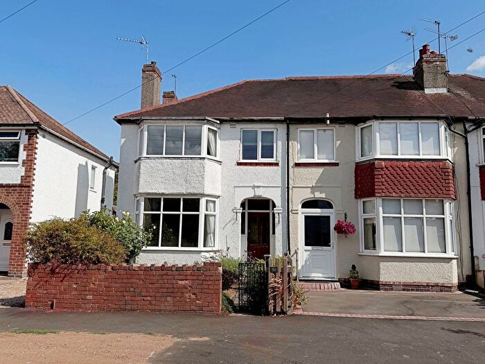 3 Bedroom Semi-Detached House For Sale In Moseley Road, Kenilworth, CV8