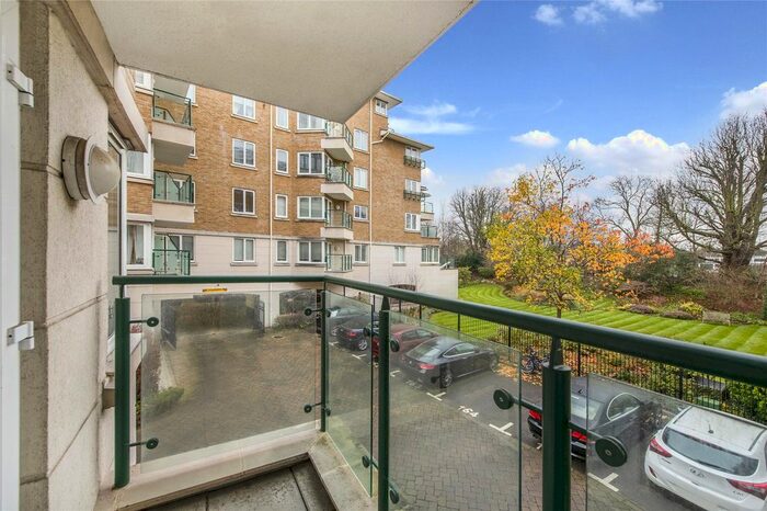 3 Bedroom Flat To Rent In Birchgrove House, Strand Drive, TW9