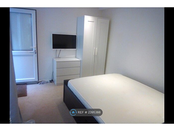 Studio To Rent In Lindore, Battersea, SW11