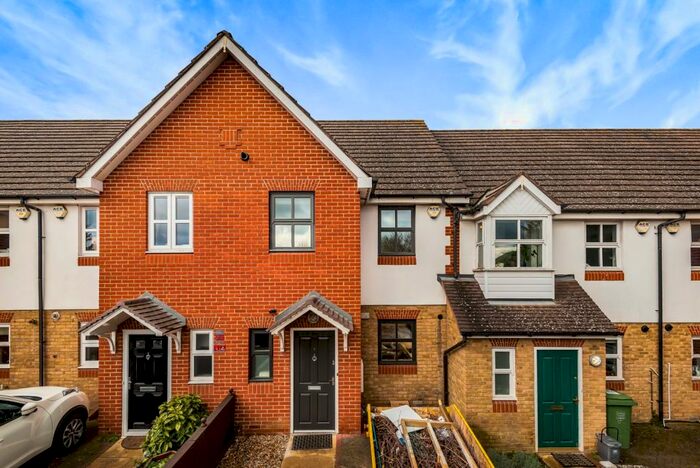 3 Bedroom Terraced House To Rent In Woodbury Gardens London, SE12