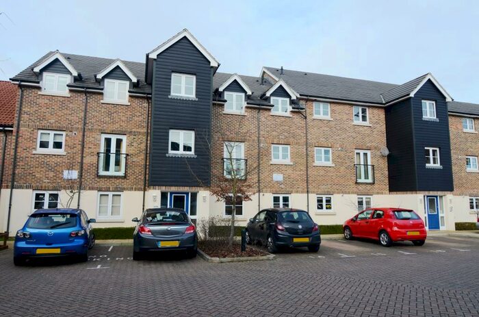 2 Bedroom Apartment To Rent In Scholars Walk, GU14