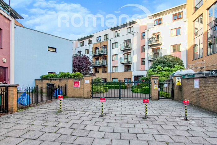 2 Bedroom Flat To Rent In St David Mews, Bristol, BS1