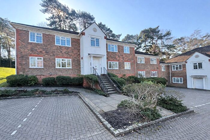 1 Bedroom Flat For Sale In Fairway Heights, Camberley, Surrey, GU15