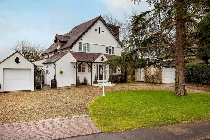 4 Bedroom Detached House For Sale In Squirrels, Greenacres, Leverstock Green, HP2