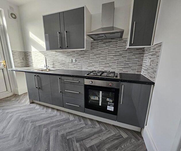 3 Bedroom Flat To Rent In Vicarage Road, Oldbury, B68