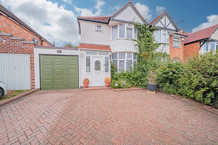 3 Bedroom Semi-Detached House For Sale In Wherretts Well Lane, Solihull, B91