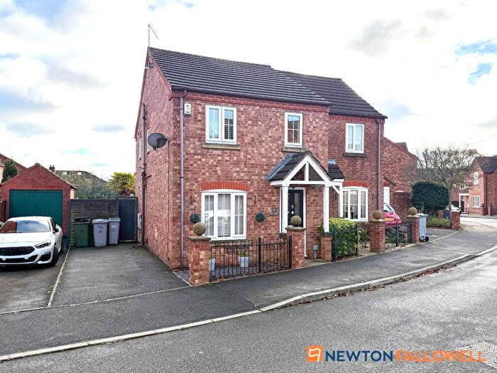 3 Bedroom Semi-Detached House For Sale In Cannon Close, Newark, NG24