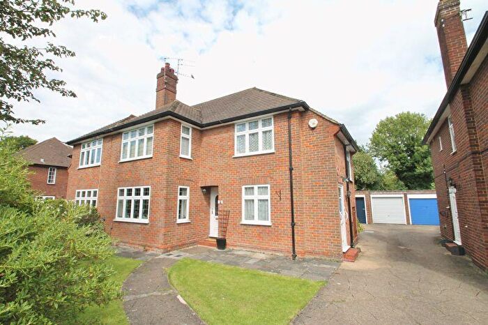 2 Bedroom Flat To Rent In The Sigers, Pinner, Middlesex, HA5