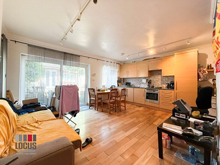 2 Bedroom Flat To Rent In Laura Terrace, Brownswood Road, Hackney, N4