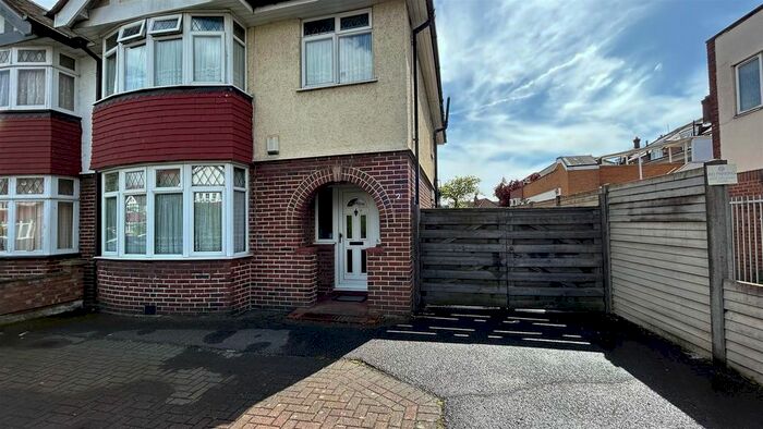3 Bedroom Property To Rent In Fairdale Gardens, Hayes, UB3