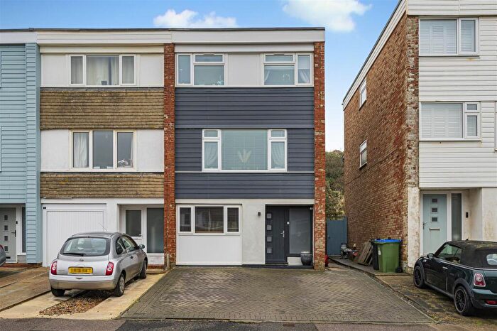 4 Bedroom End Of Terrace House For Sale In Cliff Close, Seaford, BN25