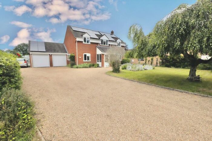 4 Bedroom Detached House For Sale In Rectory Road, East Carleton, NR14