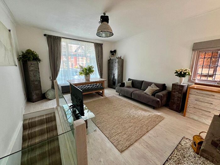 1 Bedroom Flat To Rent In Burton Road, West Didsbury, Greater Manchester, M20