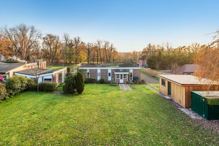 4 Bedroom Bungalow For Sale In Honeypot Lane, Edenbridge, TN8