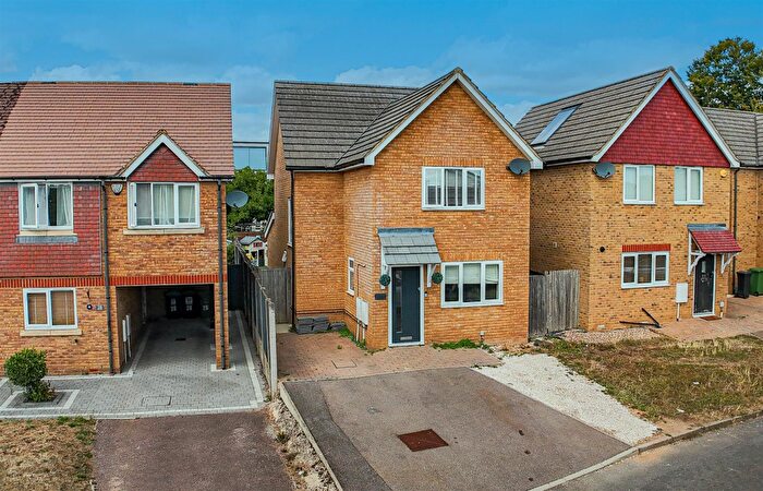 3 Bedroom Detached House For Sale In Sempill Road, Hemel Hempstead, HP3
