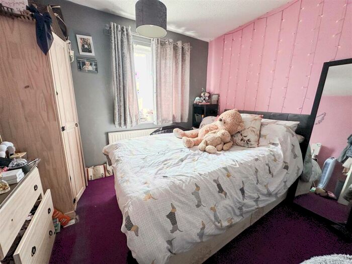 3 Bedroom Semi-Detached House For Sale In Woodford Close, Great Clacton, Essex, CO15