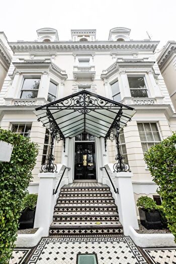 3 Bedroom Flat For Sale In Holland Park, London, W11