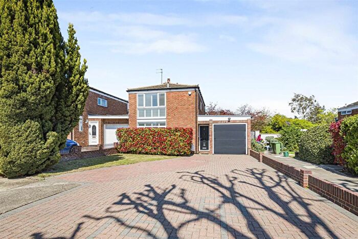 3 Bedroom Detached House For Sale In Speldhurst Close, Bromley, BR2