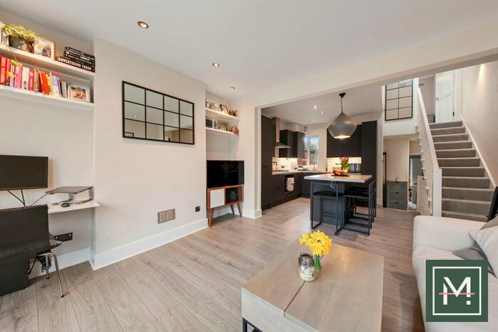 2 Bedroom Flat For Sale In Chapter Road, London, NW2