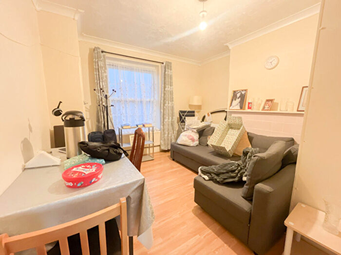 1 Bedroom Flat To Rent In Swallow Close, London, London, SE14