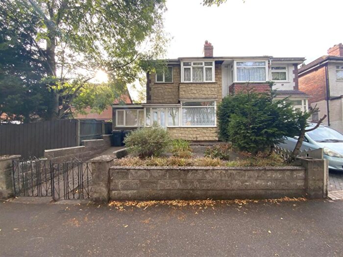 3 Bedroom Semi-Detached House To Rent In Stockfield Road, Acocks Green, B27