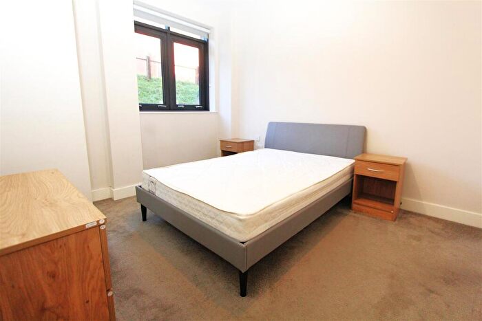 2 Bedroom Flat To Rent In Dawsons Square, Pudsey, LS28