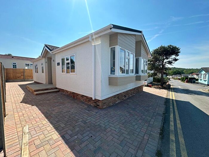 2 Bedroom Mobile/park Home For Sale In The Hollies, Woodbine Close, Waltham Abbey, EN9