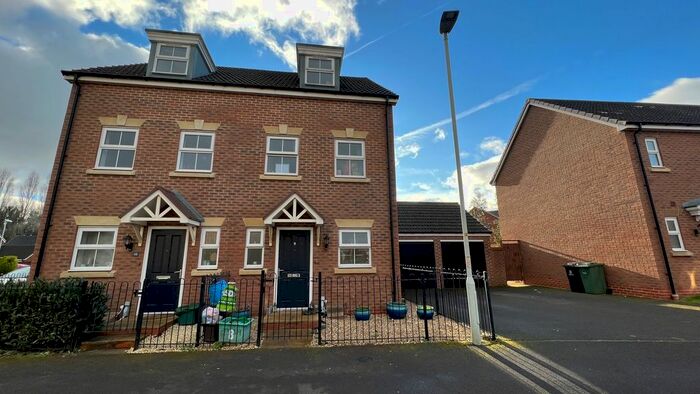 3 Bedroom Semi-Detached House To Rent In Barkston Heath Kingsway, Gloucester, GL2
