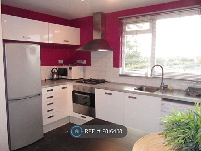 3 Bedroom Flat To Rent In Balham, London, SW12