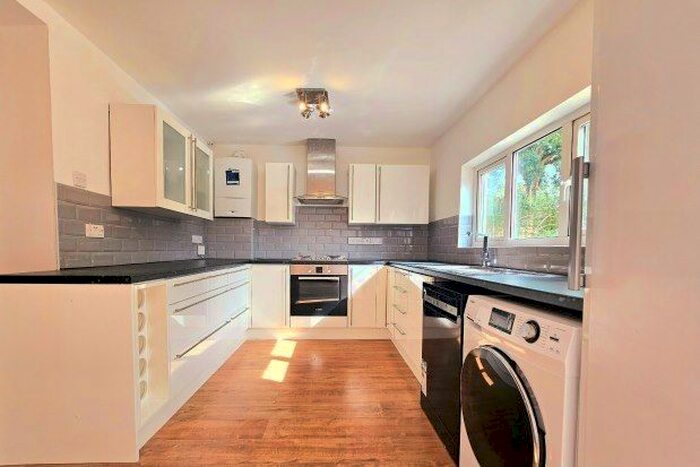 3 Bedroom Property To Rent In Glenfarg Road, London, SE6