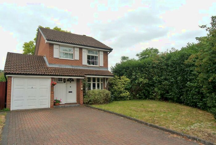 3 Bedroom House To Rent In Addlestone, KT15