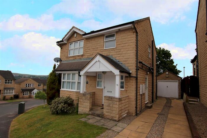 3 Bedroom Detached House To Rent In Northlea Avenue, Thackley, Bradford, BD10