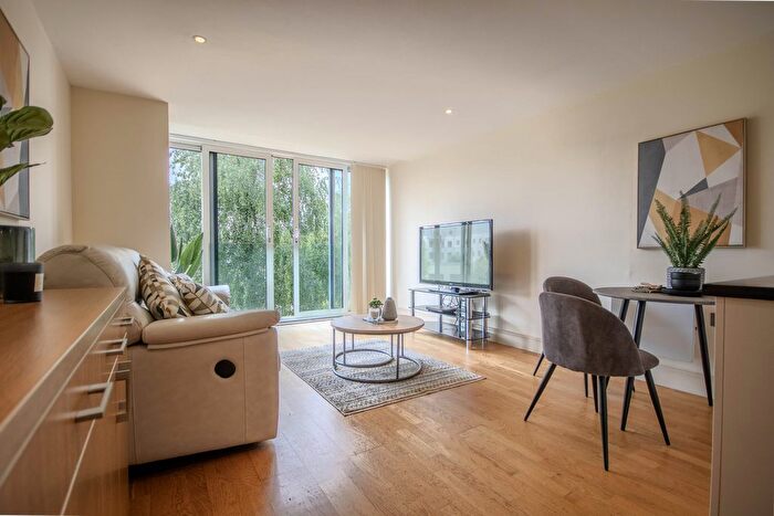 1 Bedroom Flat For Sale In Hayes Road, Penarth, CF64