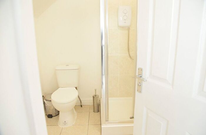 Studio To Rent In Glennie Road, London, SE27