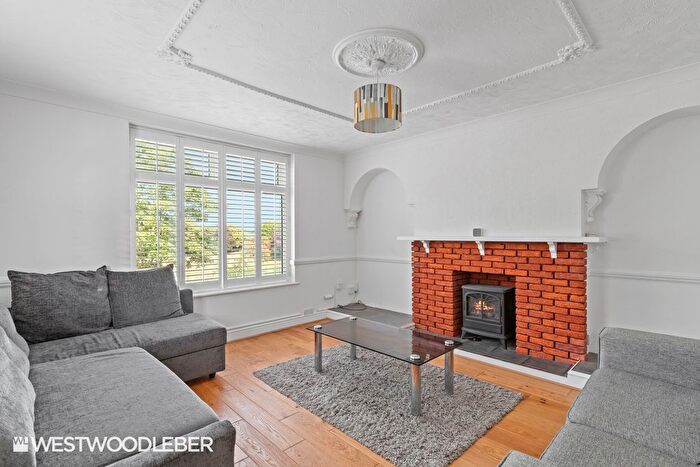 3 Bedroom Flat To Rent In Old Highway, Hoddesdon, EN11