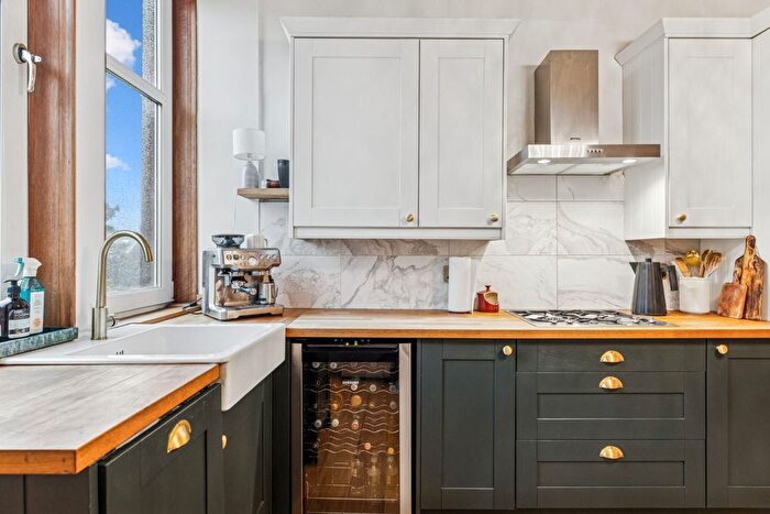 2 Bedroom Flat For Sale In Crow Road, Jordanhill, G11