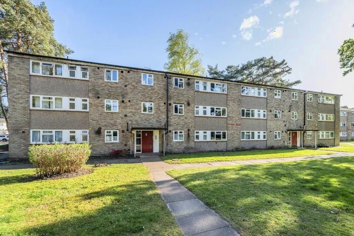 2 Bedroom Flat To Rent In Harmans Water Road, Bracknell, RG12