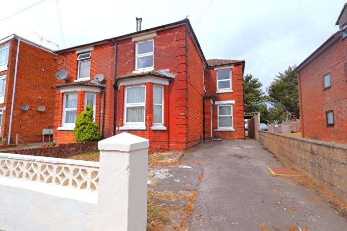 3 Bedroom Semi-Detached House For Sale In Richmond Road, Southampton, SO15