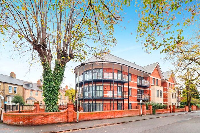 2 Bedroom Flat For Sale In Haymarket Rise, Linden Road, Bedford, MK40