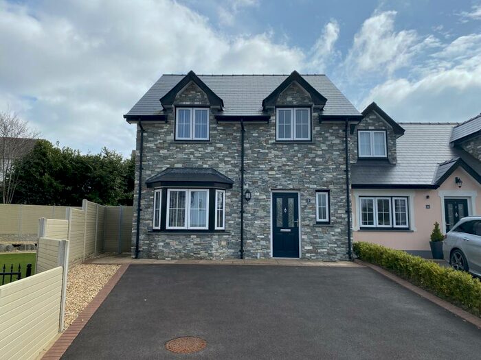 3 Bedroom House To Rent In Clos Y Fedw, Rhydargaeau, SA32