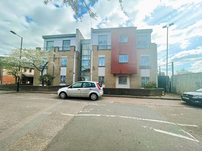 2 Bedroom Flat To Rent In Trim Street, London, SE14