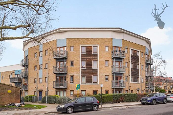 2 Bedroom Flat For Sale In Brabazon Street, Poplar, E14