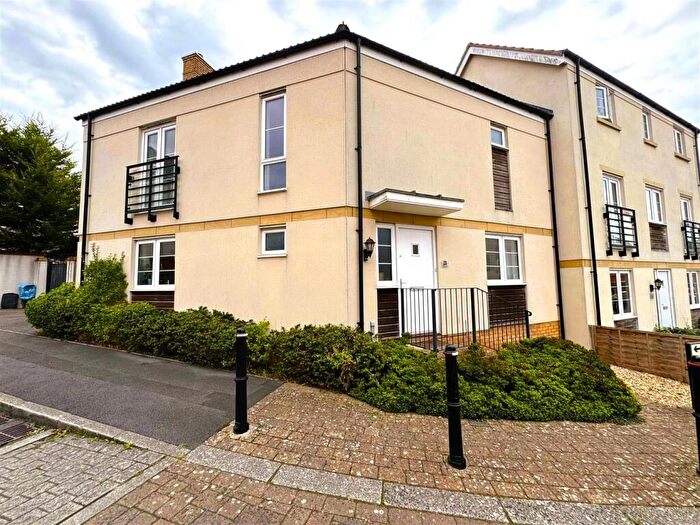 3 Bedroom Semi Detached House For Sale In Withering Road, Angel Ridge, Swindon, SN1