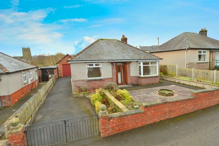 2 Bedroom Detached Bungalow For Sale In Conksbury Avenue, Youlgrave, Bakewell, DE45