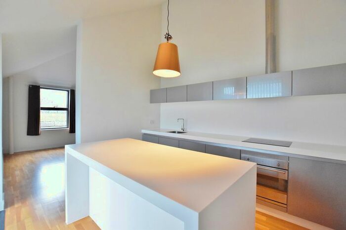 2 Bedroom Terraced House To Rent In Wall Street, Salford, M6