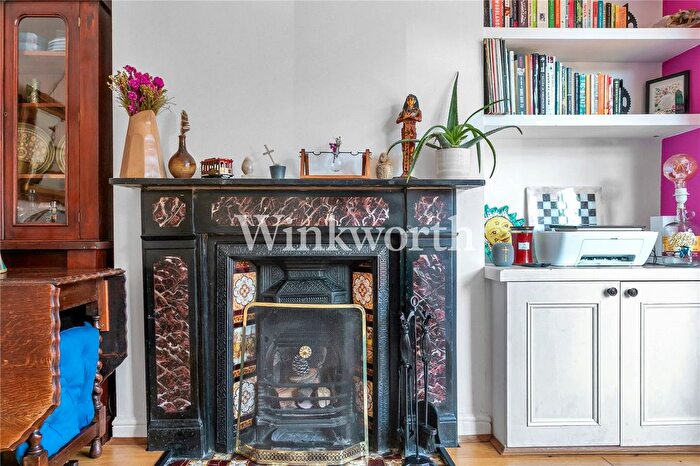 2 Bedroom Flat For Sale In Handsworth Road, Tottenham, London, N17