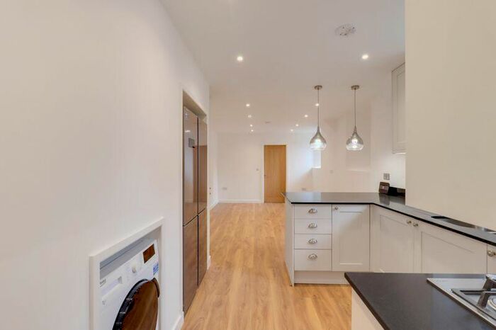 1 Bedroom Flat For Sale In Longcross Road, Chertsey, KT16