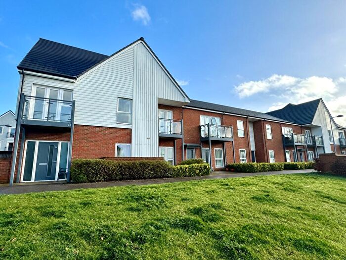 2 Bedroom Apartment To Rent In Turnpike Lane, Faygate, Horsham, RH12