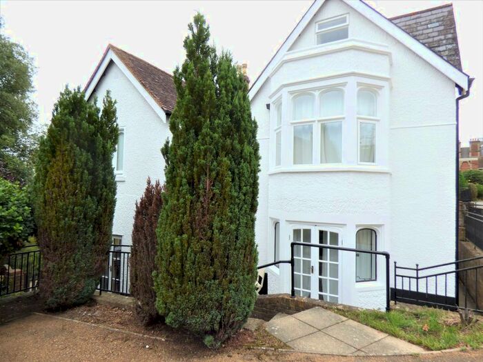 2 Bedroom Flat To Rent In Dorking Road, Leatherhead, KT22